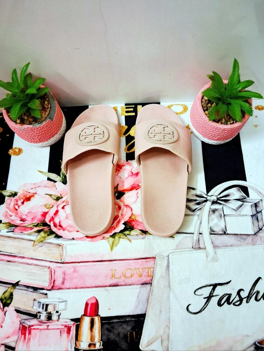 EXC Cute Tory Burch Womens Sz 7M, Light Pink Lina Leather Slides
